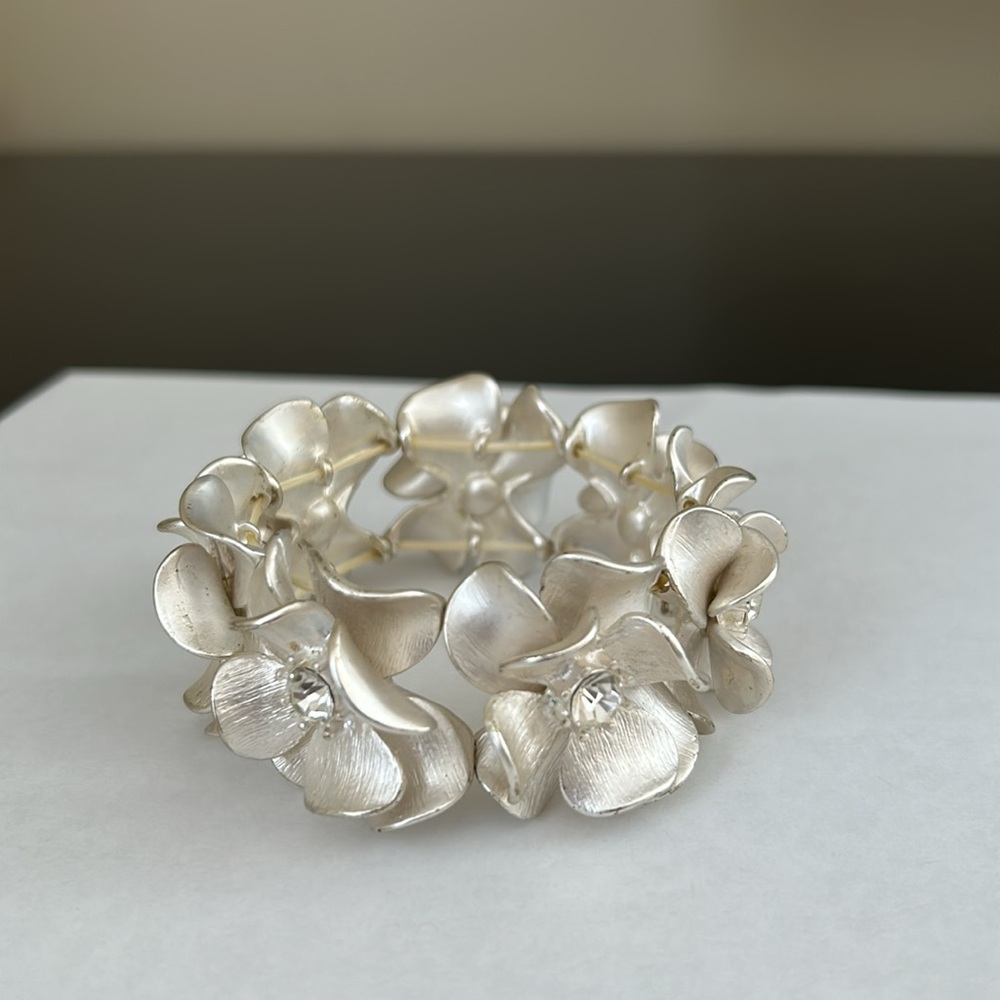Costume Jewelry Bracelet - Picture 3 of 9